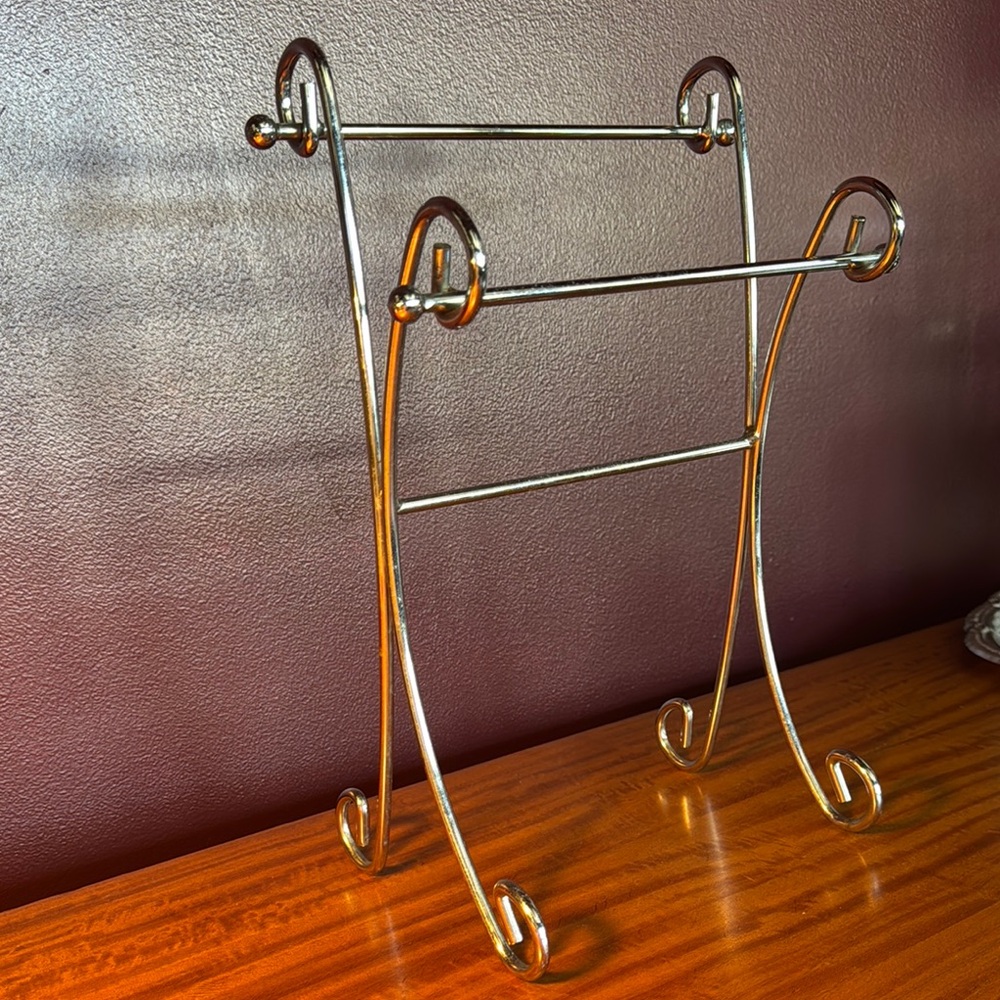 Chic Metal Towel Rack